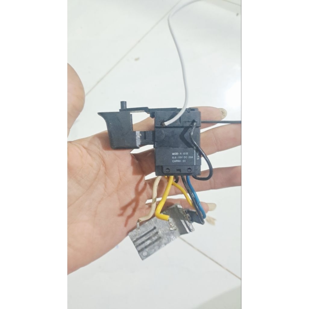 công tắc cids vs ryobi 12v không rõ máy hàng tháo máy hoạt động tốt , hãy so sánh trước khi mua và đ