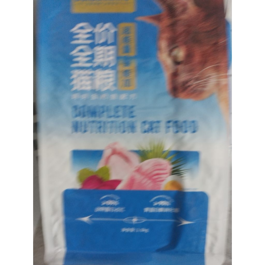 Thức ăn nhập khẩu cao cấp dành cho mèo