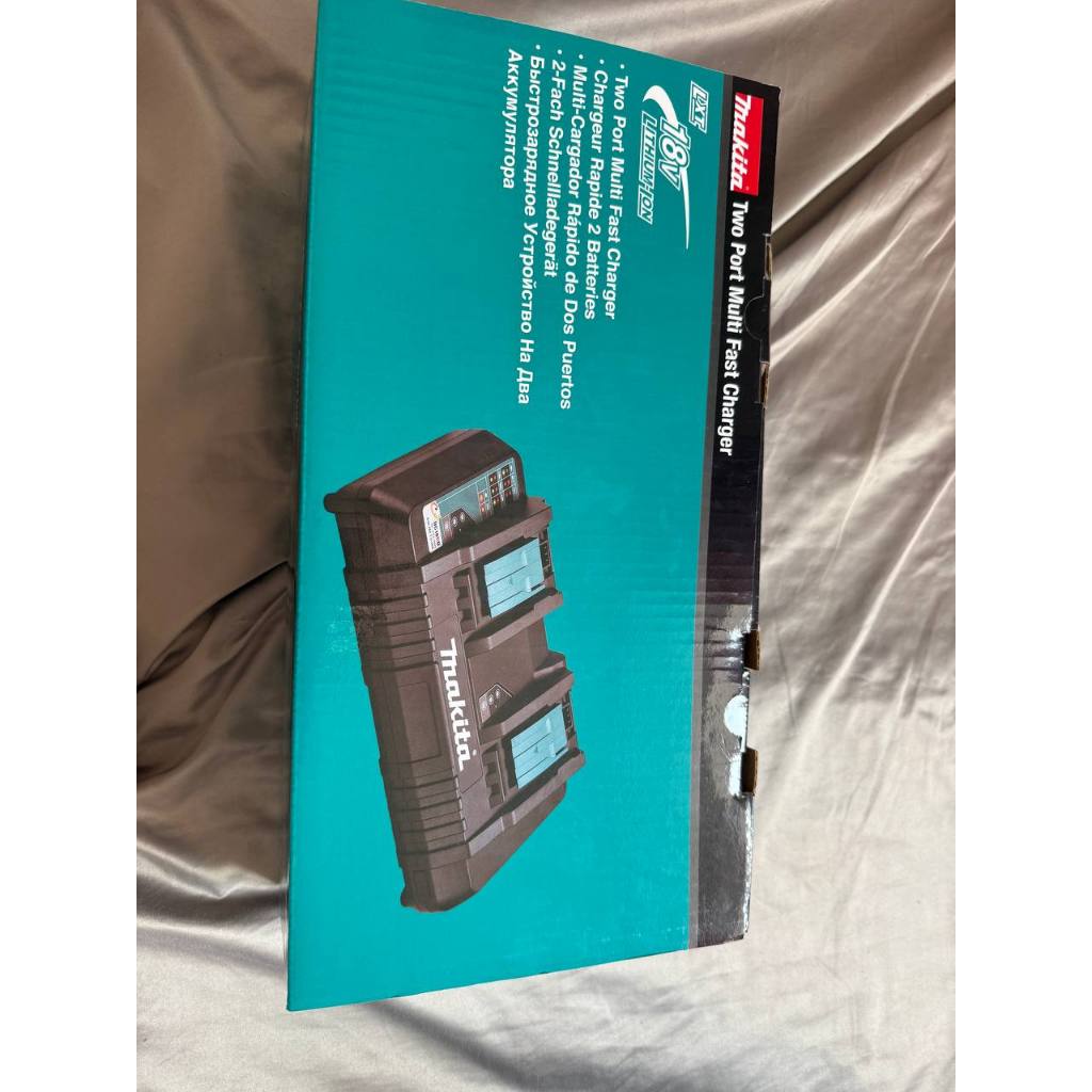 Sạc Đôi Nhanh Makita DC18RD (7.2V - 18V) Điện 110v - Hàng Tồn Kho