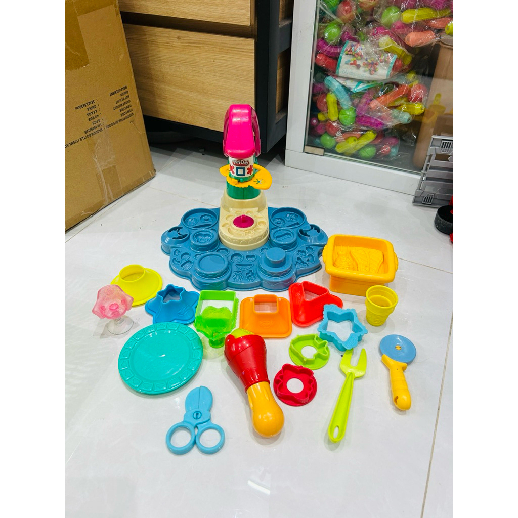 Đồ chơi đất nặn máy tập làm bánh qui Play-Doh Set