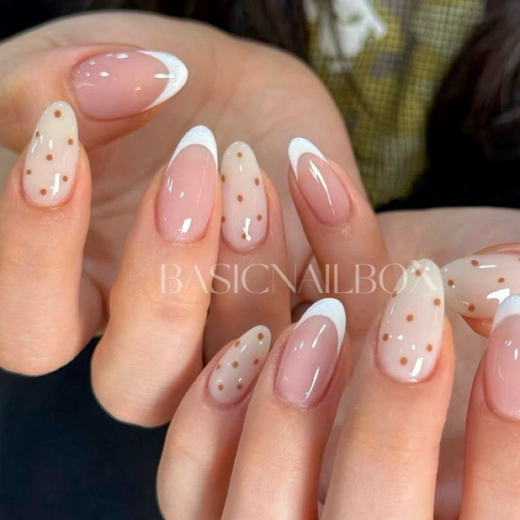 nail box chấm bi phối french đáng iu B198