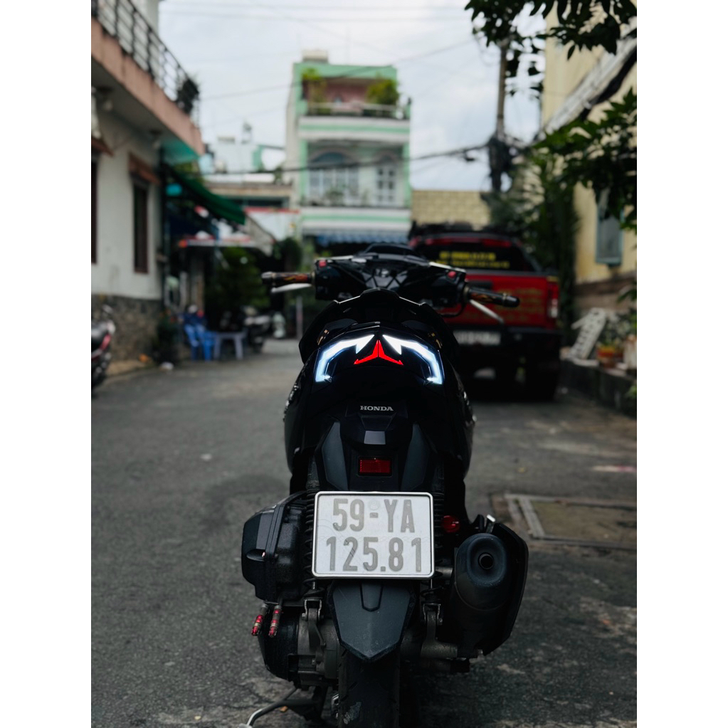 Nguyên cụm đèn hậu Ab 2020>2025 led audi A7 chỉ có 2 màu trắng vàng