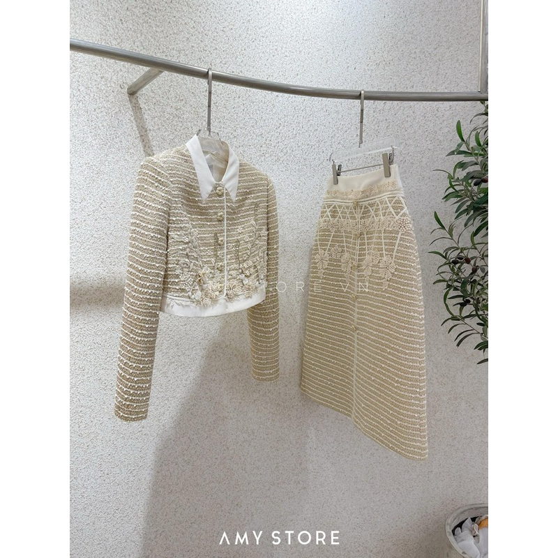 set vay Amy da tweet hoa kem co duc