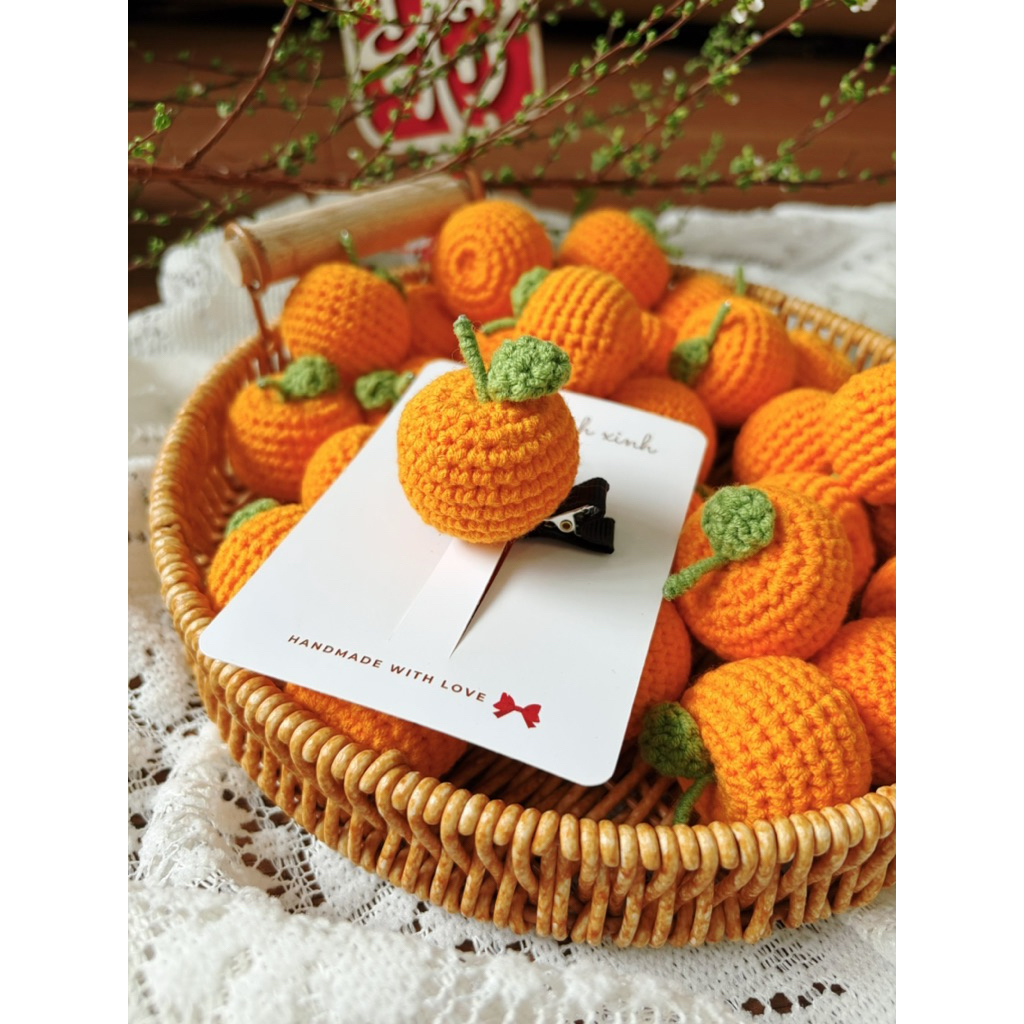 Be bé xinh xinh • [KEP205] 1 Kẹp tóc quả quất Kumquat đan len đáng yêu cho bé handmade by Bebexinhxi