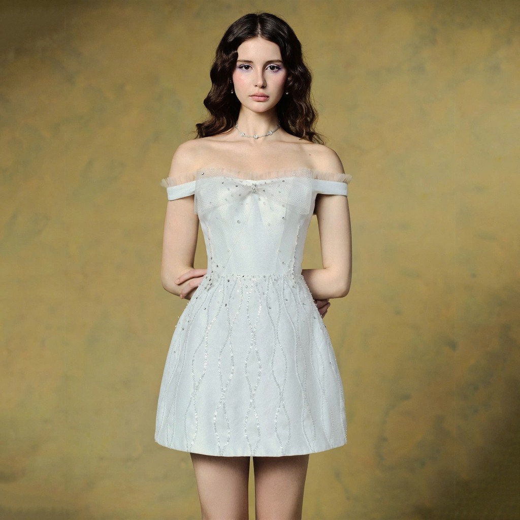 MAVEN - Váy trắng trễ vai phối nơ đính kết Colin Dress