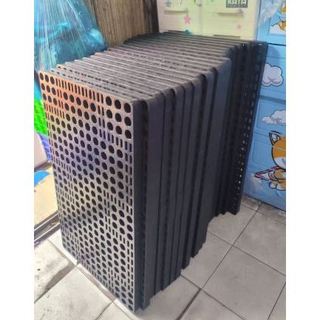 Pallet nhựa không chân 60x100 màu đen màu xanh