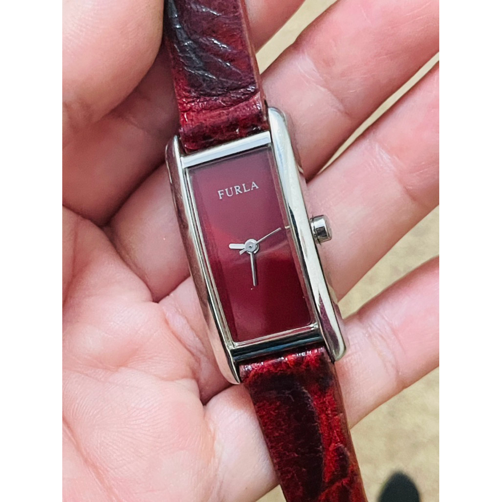 Đồng hồ Furla hiệu Ý form tank mini mặt đỏ siêu đẹp.