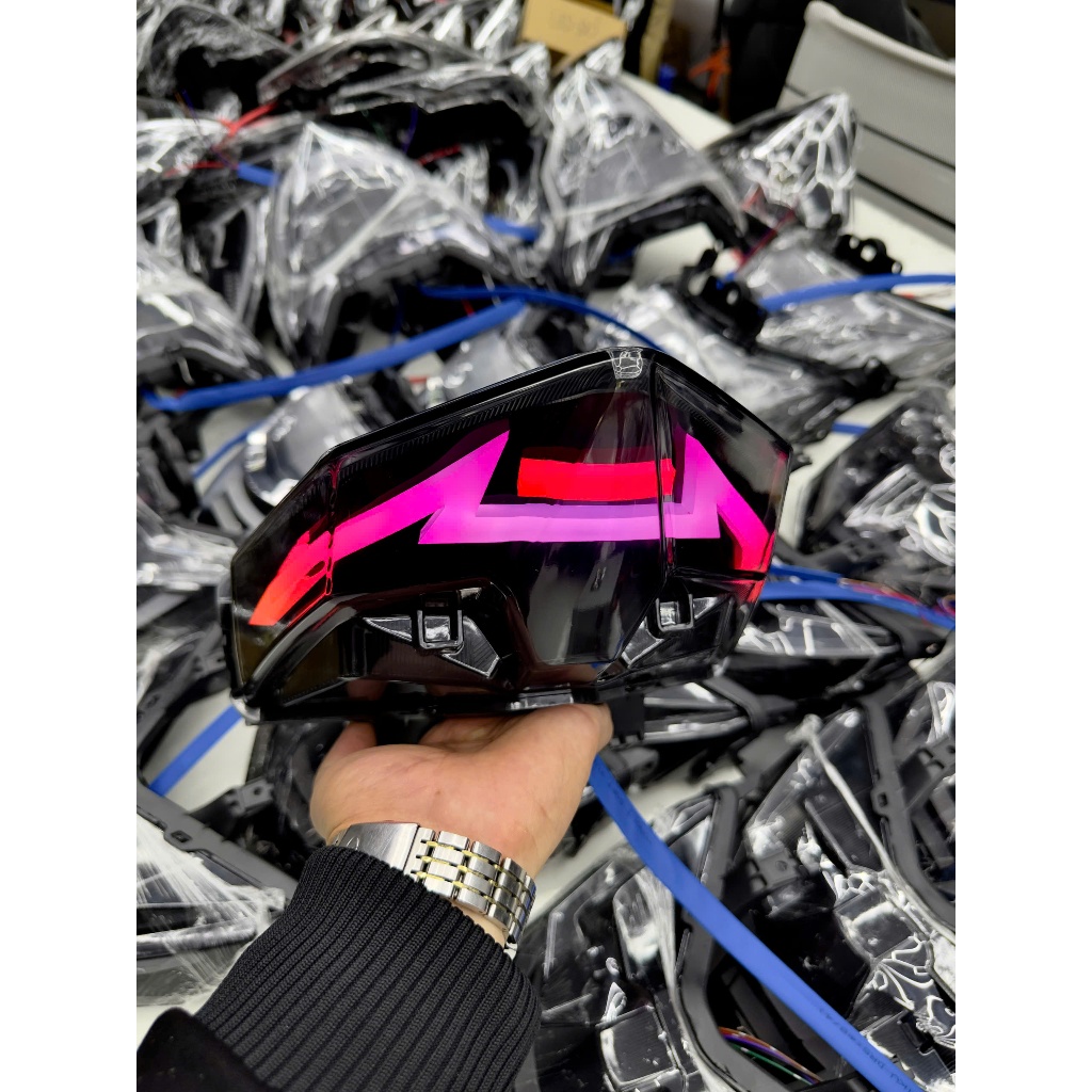 Hậu audi batman vario 125/150 full cụm cắm jac như zin chỉnh màu qua áp điện thoại bảo hành 12 tháng