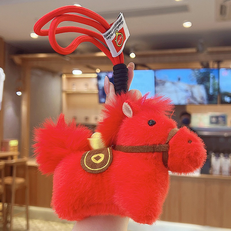 Móc khóa ngựa cõng vàng thêu màu đỏ quà tặng năm mới may mắn, tài lộc thành công 2026; dây cao cấp