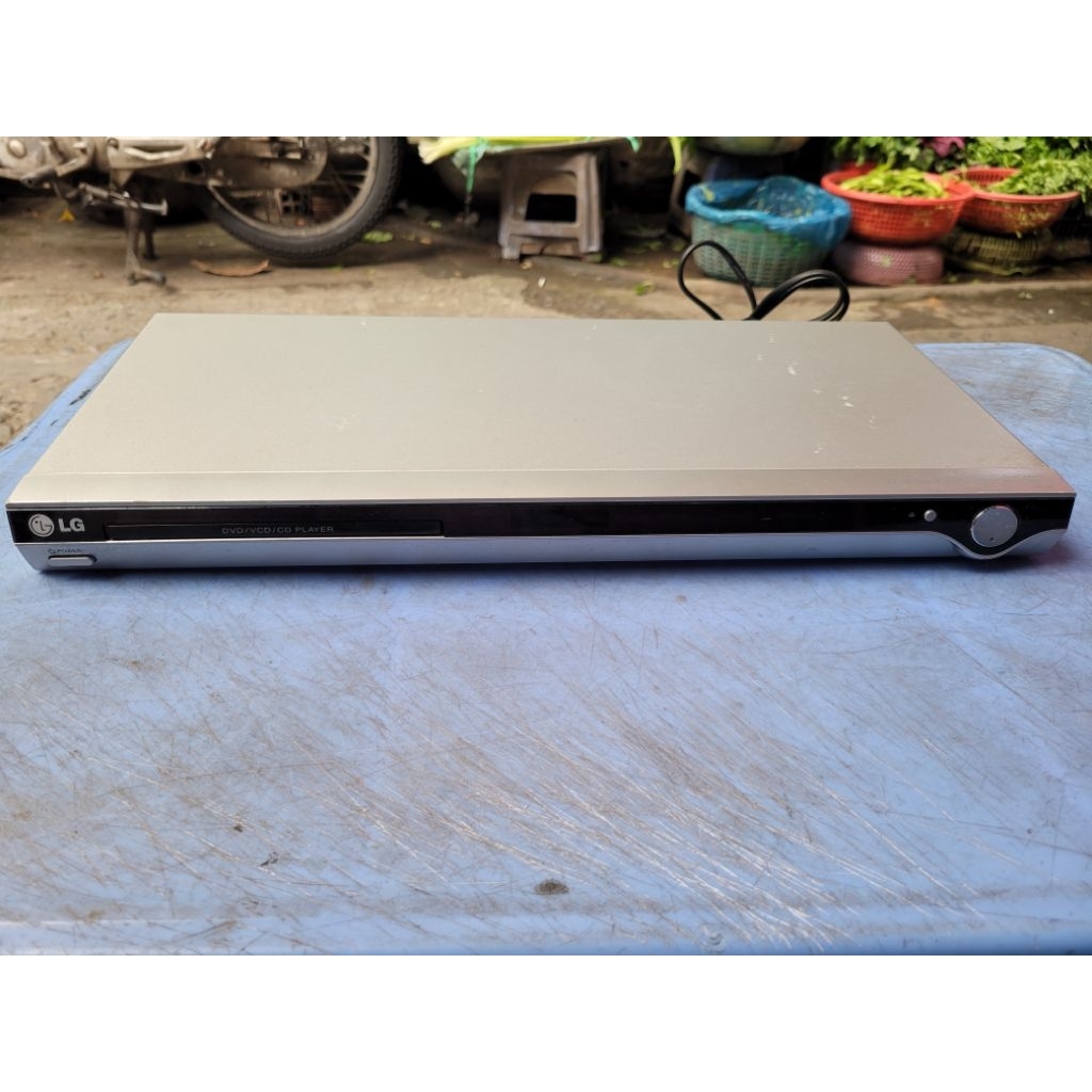 LG DV286 DVD/CD/MP4/MP3 Player còn đẹp 😍. Hàng đã qua sử dụng, chính hãng nhập khẩu. Còn nguyên tem 