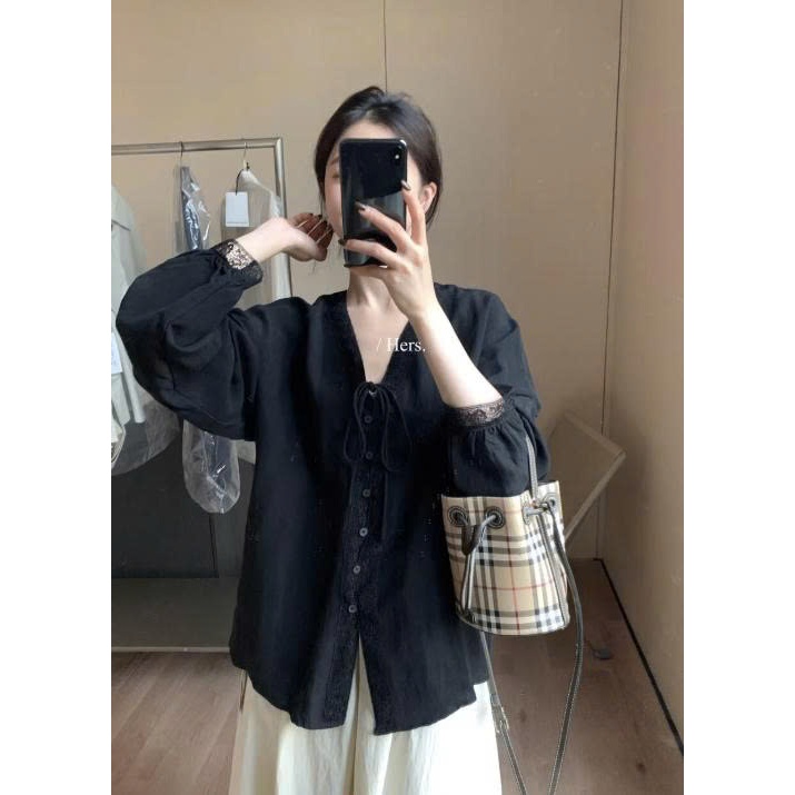 Áo sơ mi cổ V viền phối ren nẹp trơn Miho House | BigBuy360 - bigbuy360.vn