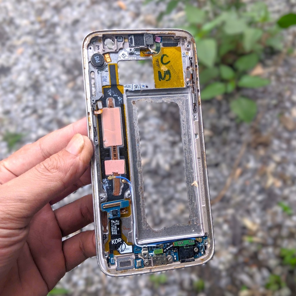 Xác Samsung S7 (SM-G930) hư màn,không MAIN không lưng lấy linh kiện - Khung sườn / Cụm sạc Samsung S