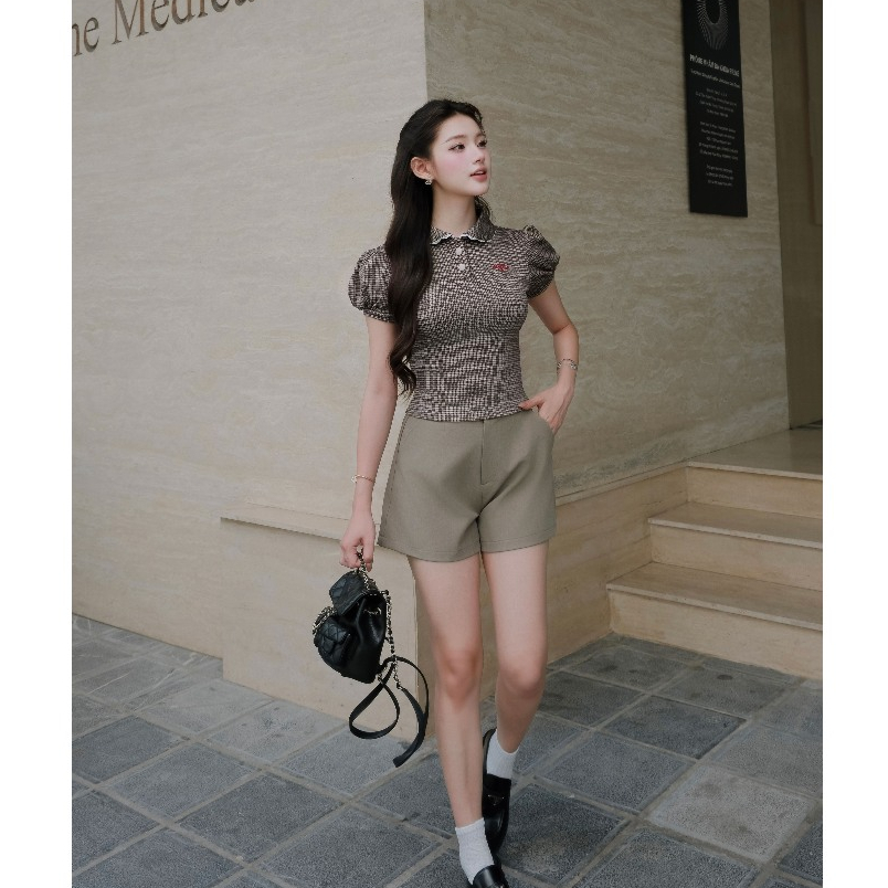 Áo polo nữ MONÁ cổ sen tay phồng hoạ tiết caro - SOLINE TOP | BigBuy360 - bigbuy360.vn