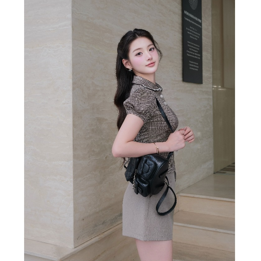 Áo polo nữ MONÁ cổ sen tay phồng hoạ tiết caro - SOLINE TOP | BigBuy360 - bigbuy360.vn