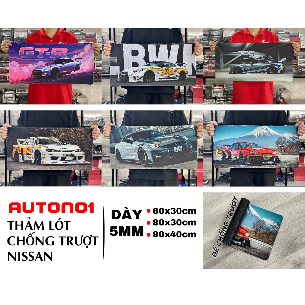 Phụ kiện Thảm lót chống trượt chủ đề siêu xe Nissan kích thước 30x60cm Autono1