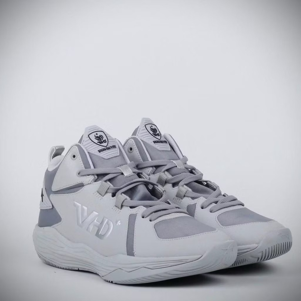 giày bóng chuyền chukchi xám bạc VHD ( tặng kèm tất,cặp dây)