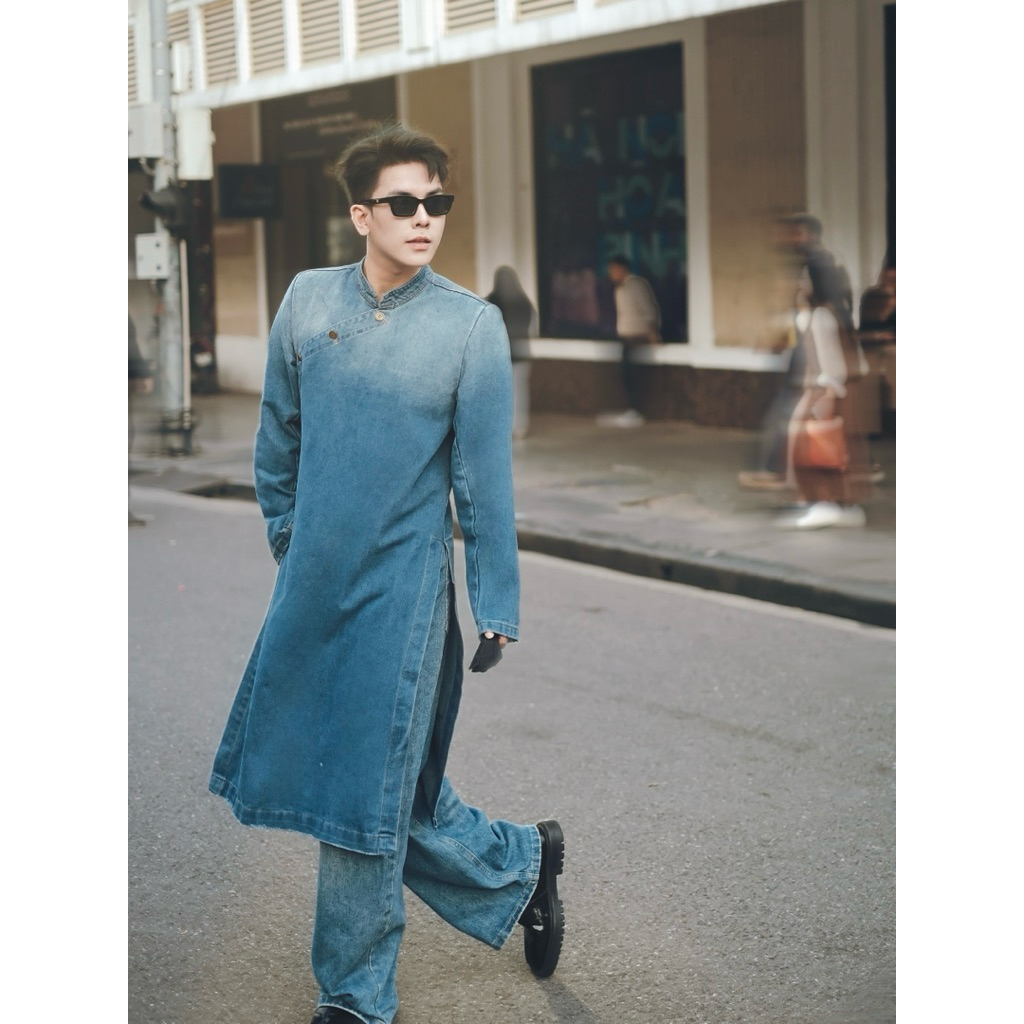 Áo dài cách tân Denim- dáng suông, chất liệu jeans, có đệm cầu vai | BigBuy360 - bigbuy360.vn