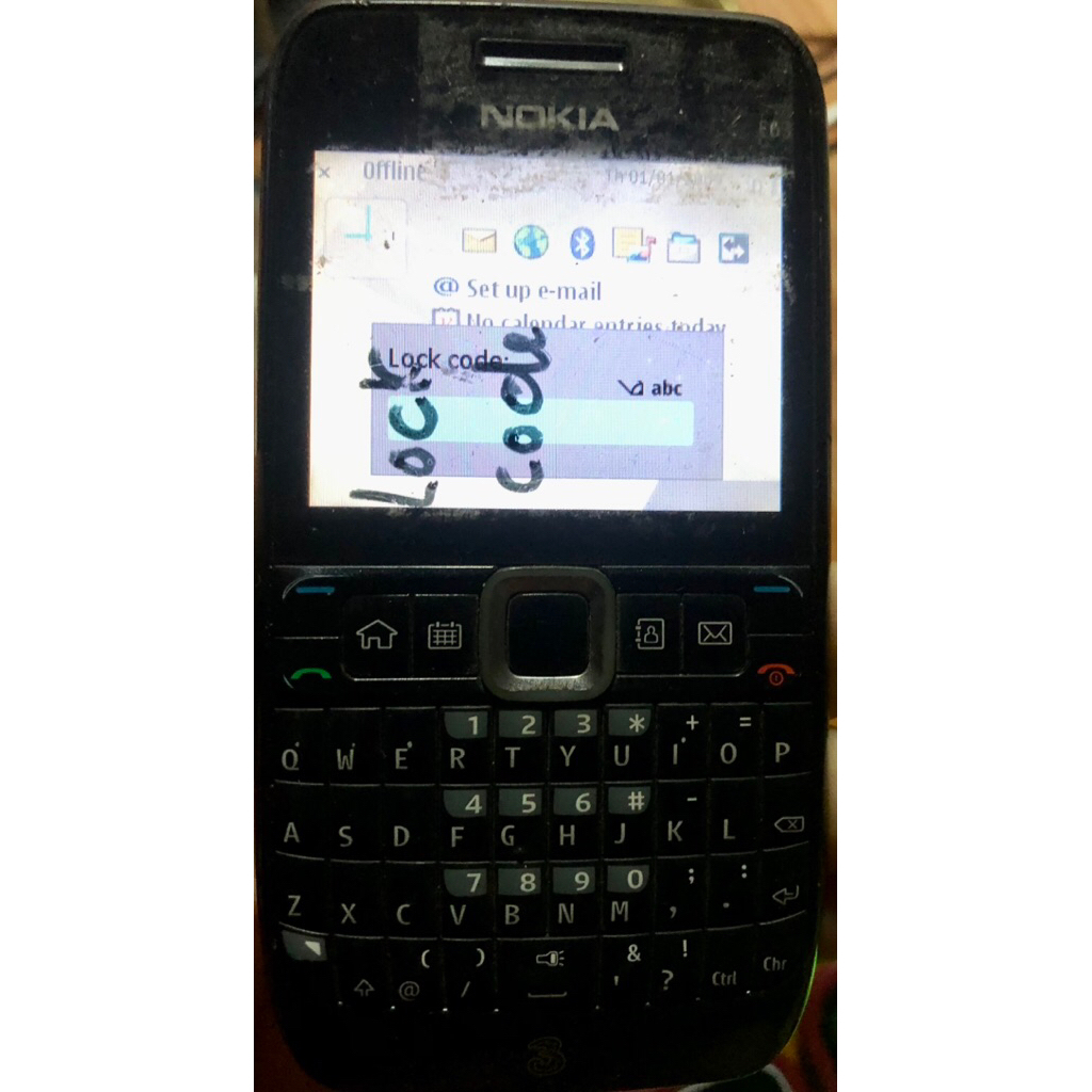 Xác Nokia E63 sống lên màn, có mật khẩu màn, ae lấy linh kiện, không bin không nắp, ae xào chẻ vọc..