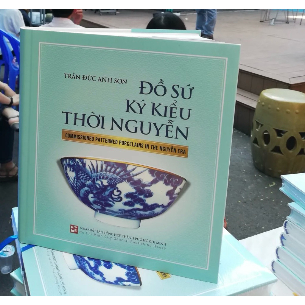 Sách - Đồ sứ ký kiểu thời Nguyễn - TH900