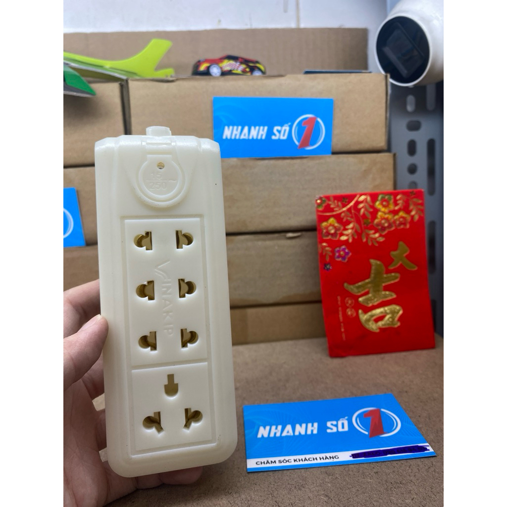 Ổ cắm Điện 4 lỗ VINAKIP Siêu Bền Hàng Chính Hãng