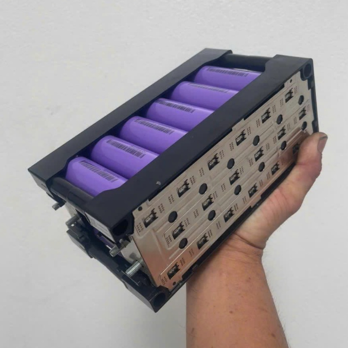 Khối 18cell Pin 26980 4.2v Nội Trở 3-5Ω Dòng Xả 90A  Dung Lượng 1cell 6000mAh Hàng Tháo Khối