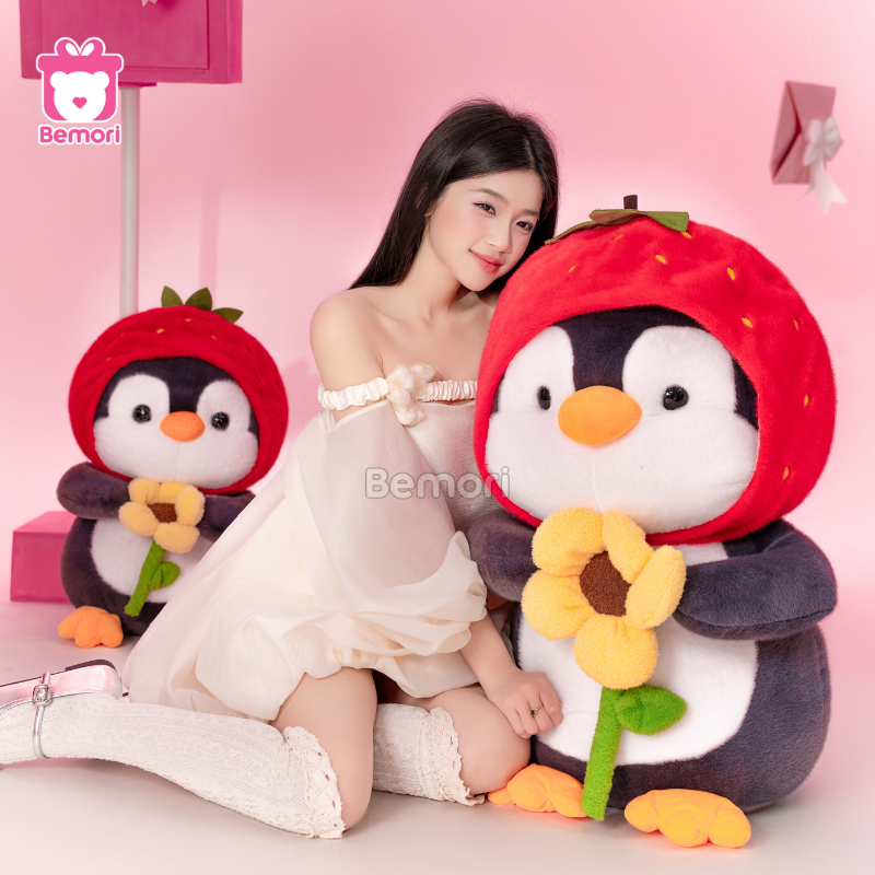 Gấu Bông Cánh Cụt Mũ Dâu Cầm Hoa BEMORI Thú Nhồi Bông Cánh Cụt Đáng Yêu Lông Thỏ Mềm Mịn