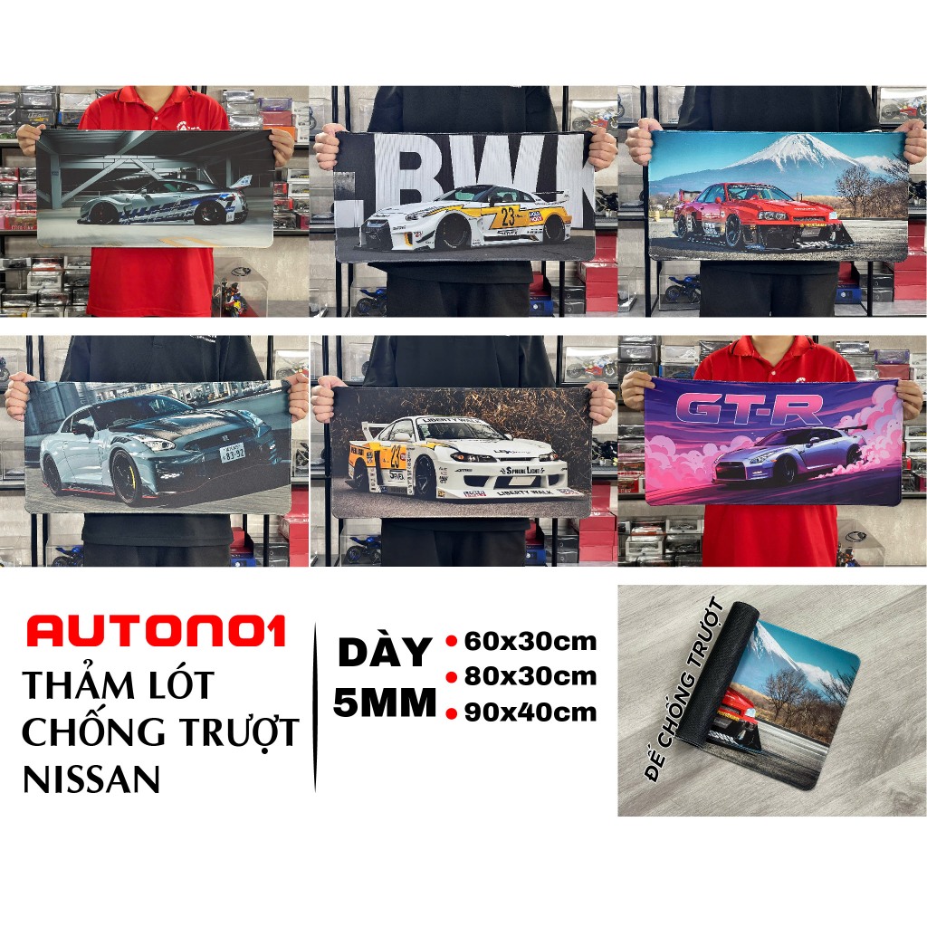 Phụ kiện Thảm lót chống trượt chủ đề siêu xe Nissan kích thước 30x60cm Autono1