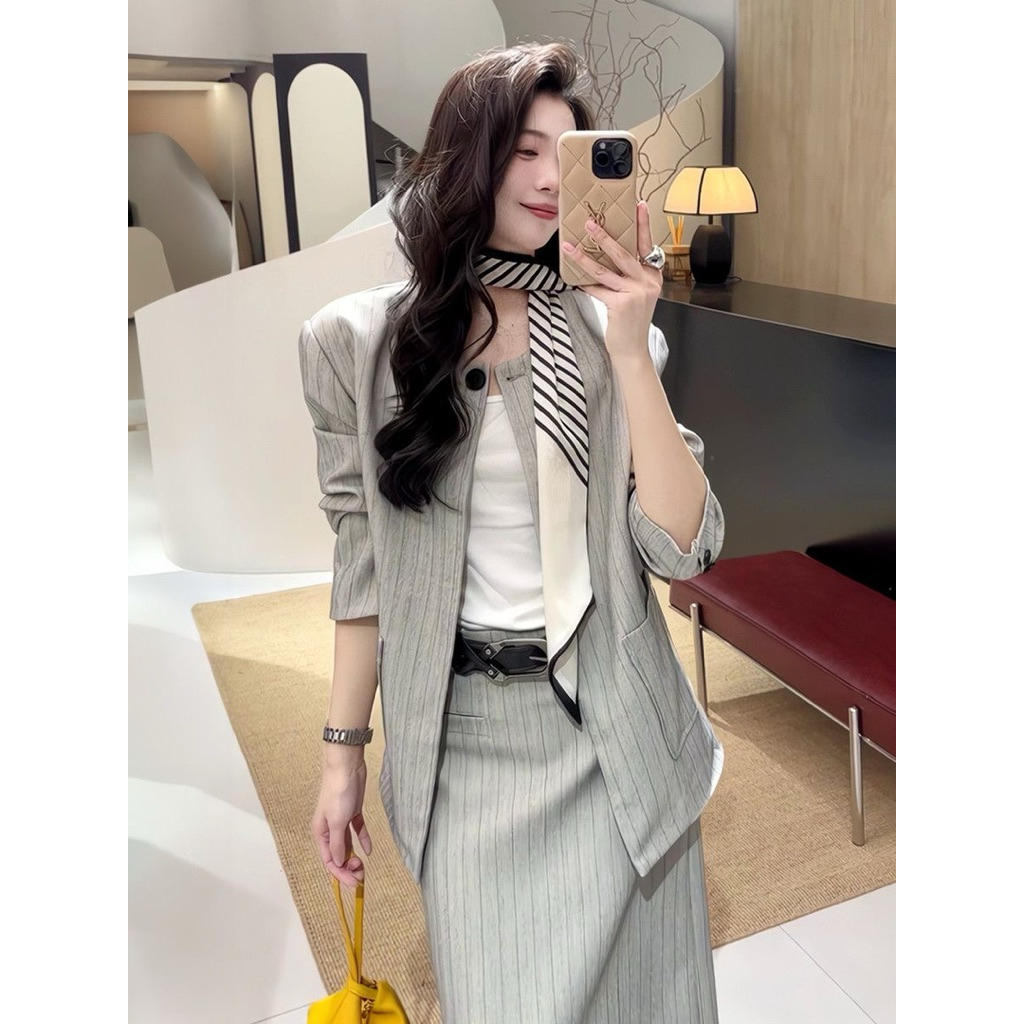 Set Chân Váy Dài + Áo Khoác Blazer Sọc Thanh Lịch – Set Vest Nữ Công Sở Sang Trọng