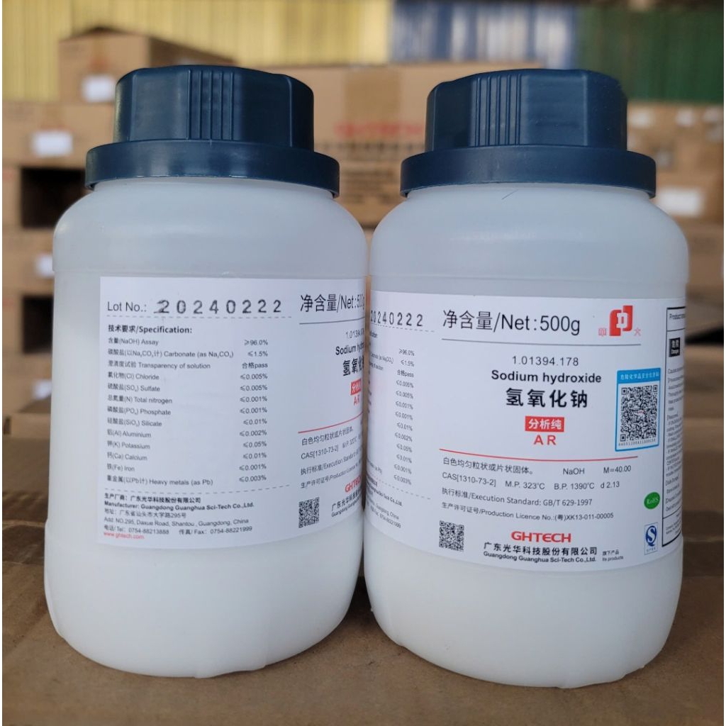 bột Sodium Hydroxide >96% (Natri hydroxit, NaOH, AR, Chai 500g, Xilong, Cas 1310-73-2)