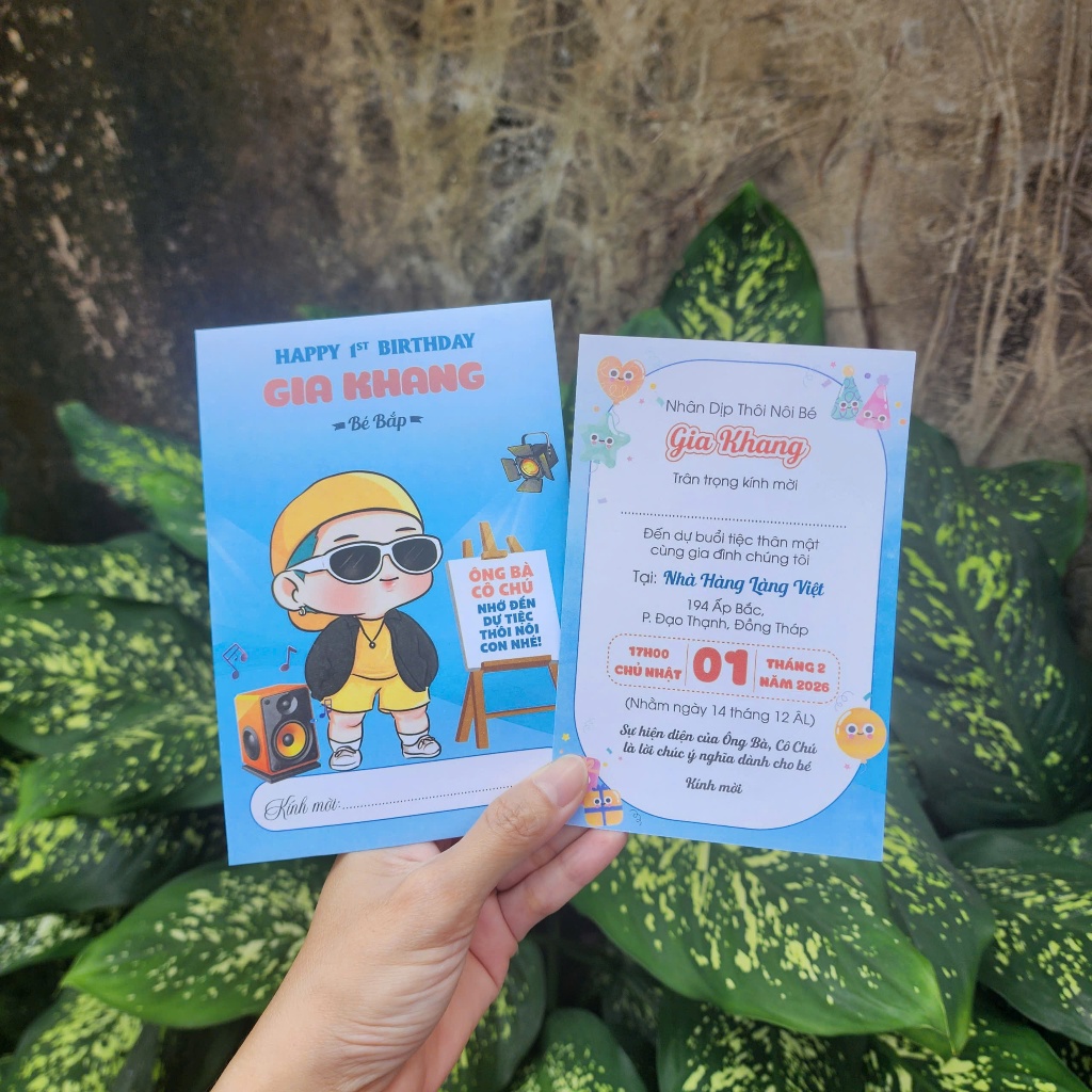 Thiệp thôi nôi bé trai áo vàng đáng yêu (in nội dung thiệp theo yêu cầu)