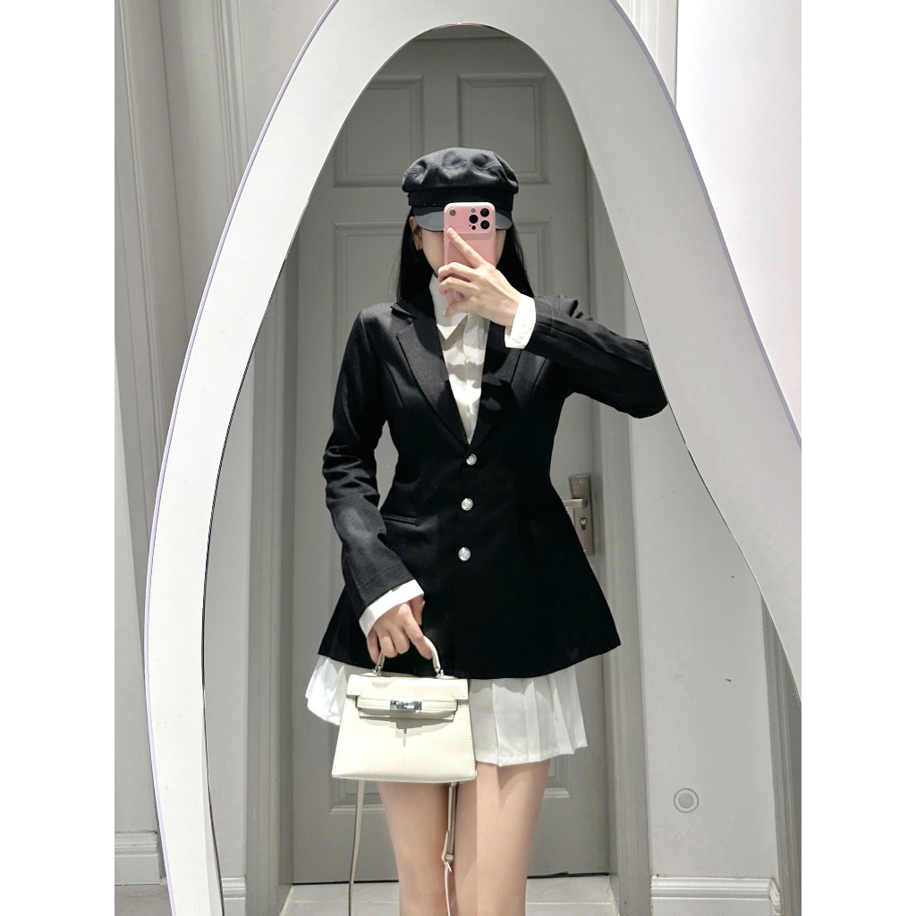 Set crop sơ mi trắng kèm khoác vest đen và chân váy trắng dập ly FOR HER CLOTHING