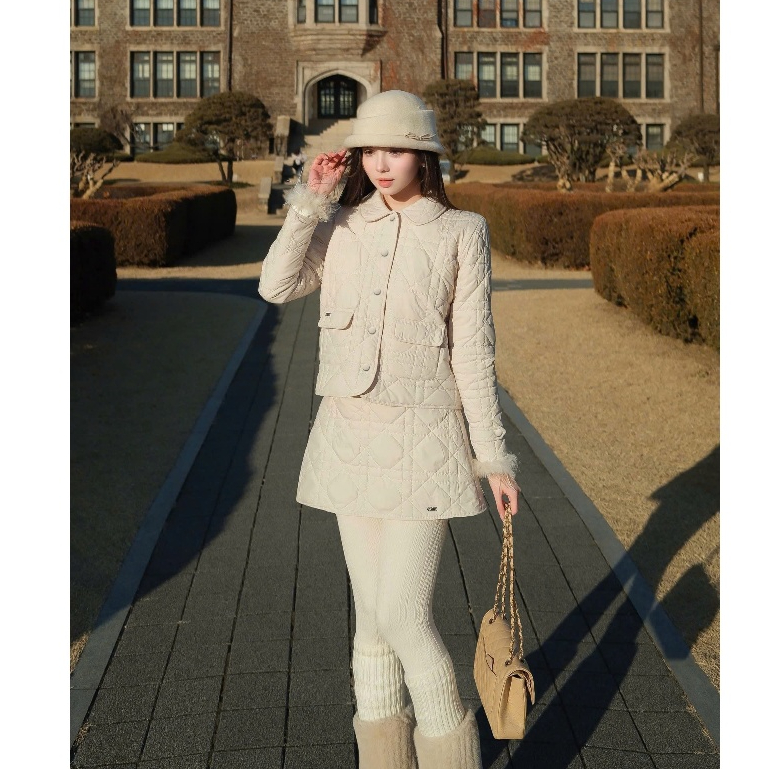 Áo khoác nữ Germe Hilton vải phao chần bồng cổ sen AVNL012601, Chân váy dáng A cạp liền phong cách thanh lịch VVNL012601