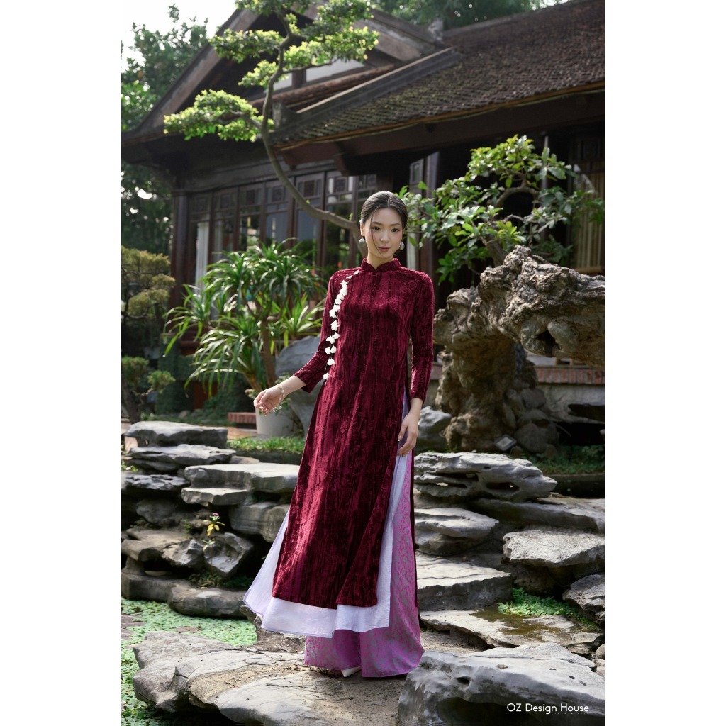 [Không kèm quần, phụ kiện] Áo dài OZ Design House AD49120SPR26 nhung chun cổ tàu màu đỏ đô