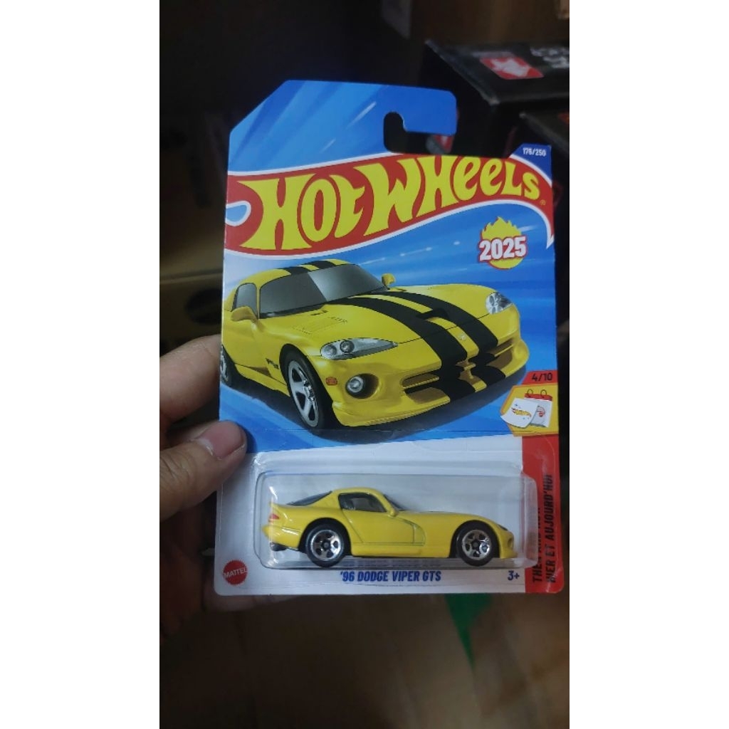Mô hình xe đồ chơi HotWheels 96 Dodge Viper GTS
