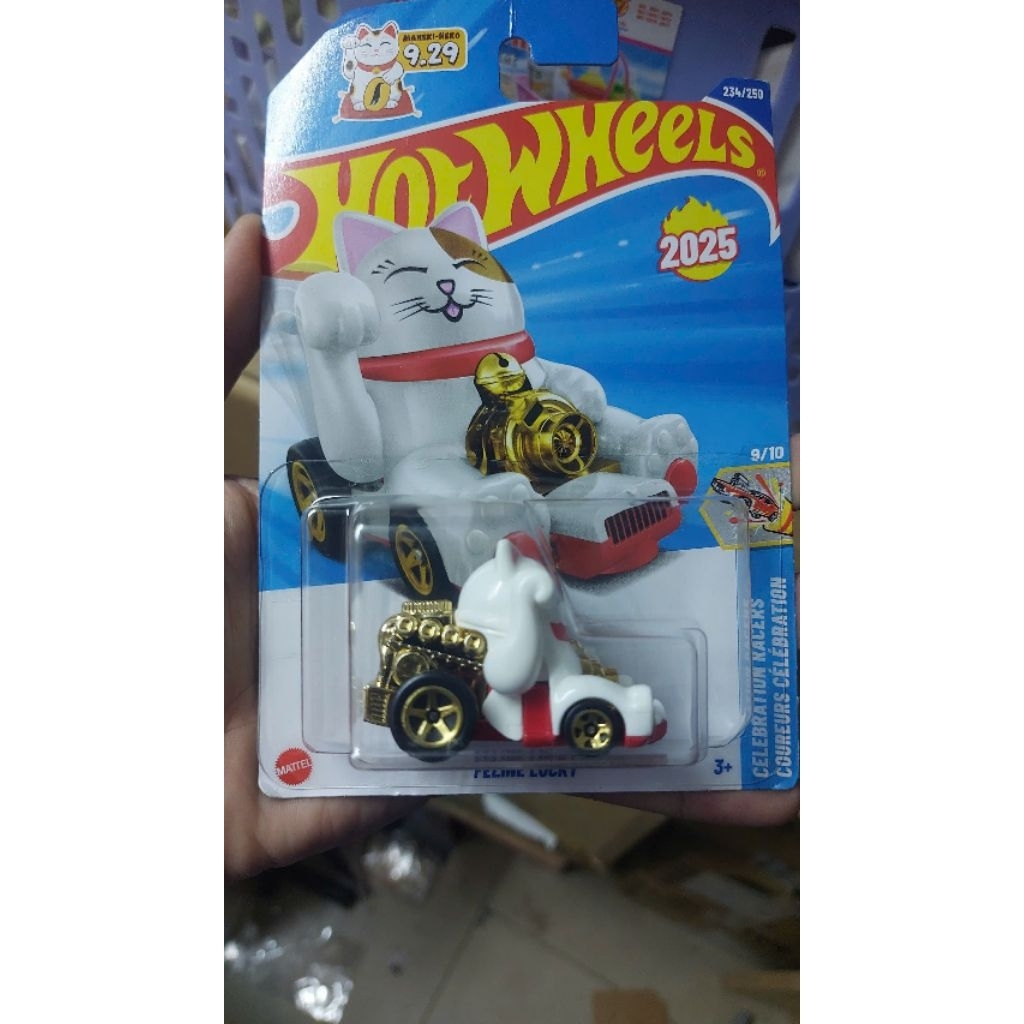 Mô hình xe đồ chơi HotWheels Lucky Cat 2025 2026