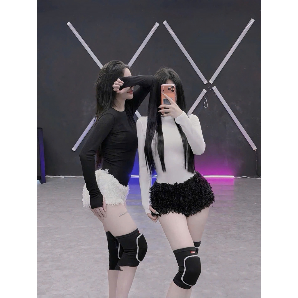 Set Áo Thun Tay Dài Trơn Ôm Kèm Quần Short Lông – Outfit Nhảy Dance, Đi Chơi Hot Trend