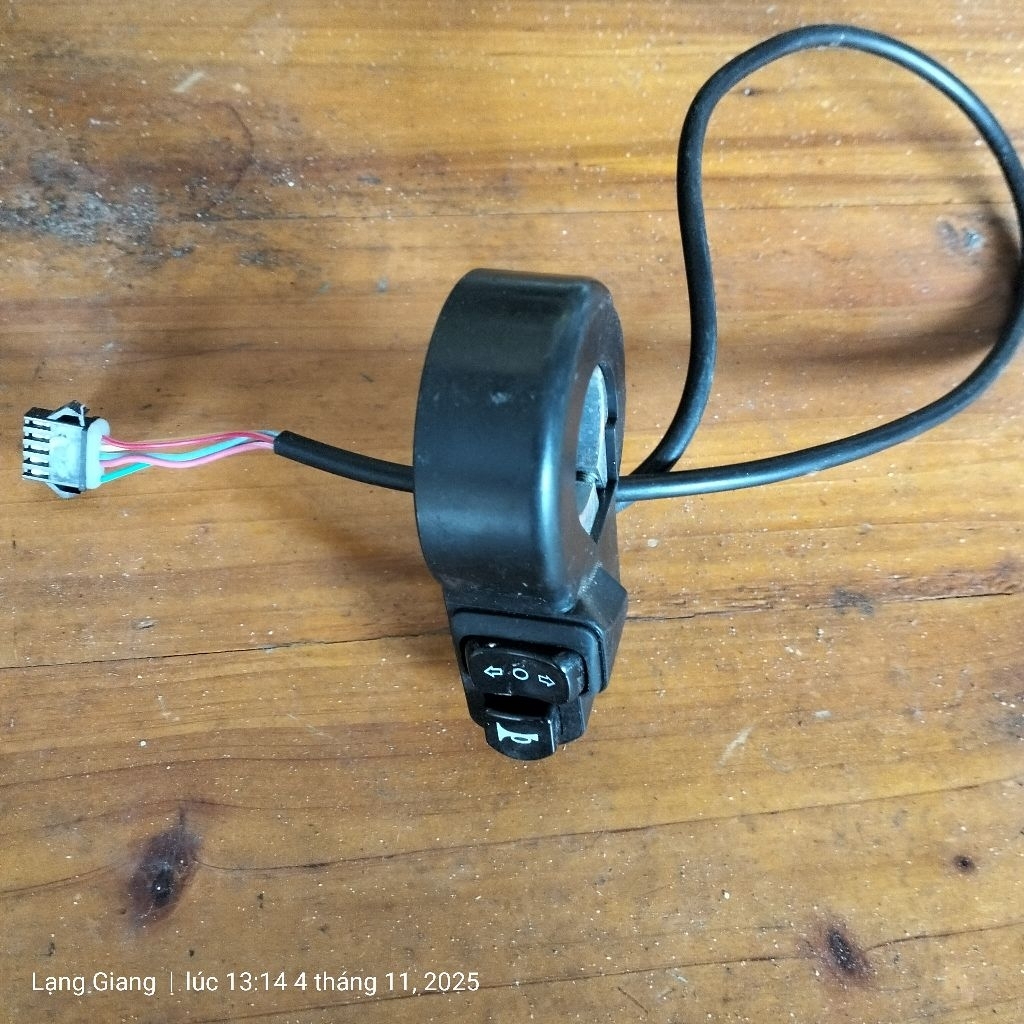 cụm công tắc xe điện yadea i8