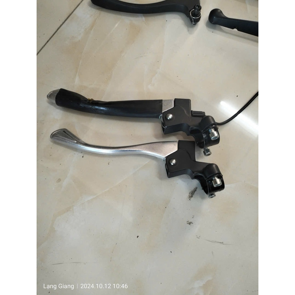 tay phanh sau xe điện yadea odora,orla,oris.