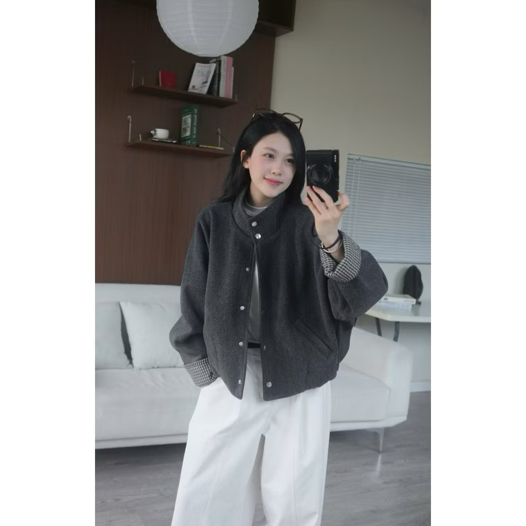 Áo khoác dạ cúc bấm cổ cao phối tay kẻ caro Nữ the.sweaterweather TSW | BigBuy360 - bigbuy360.vn