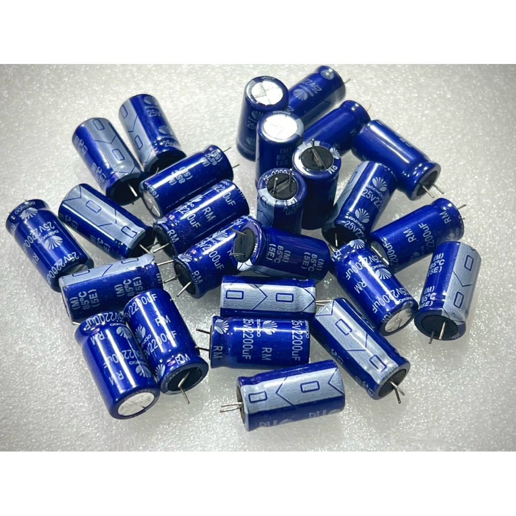 [ 10 con ]  Tụ 25V 2200UF  KT: 12,5x25mm  Hãng Daewoo ( 25V2200UF 2200UF25V  2200UF 25V ) mới