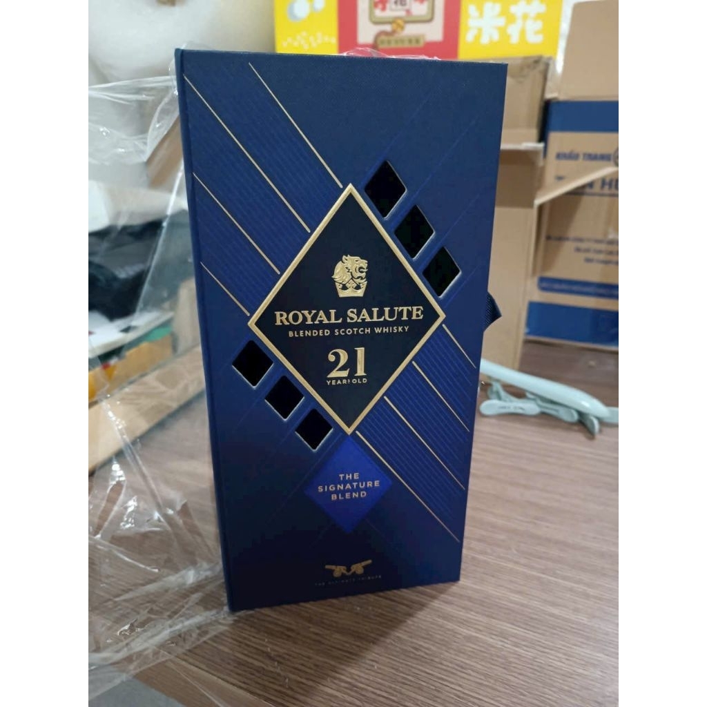 [ HOẢ TỐC HCM] VỎ HỘP CHIVAS21 DÙNG TRANG TRÍ TRƯNG BÀY