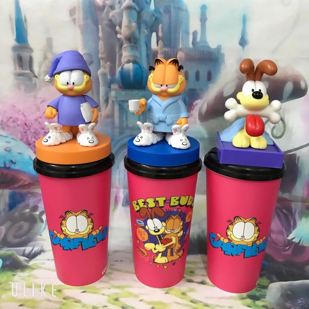 Mô Hình Mèo Garfield kèm Ly CGV