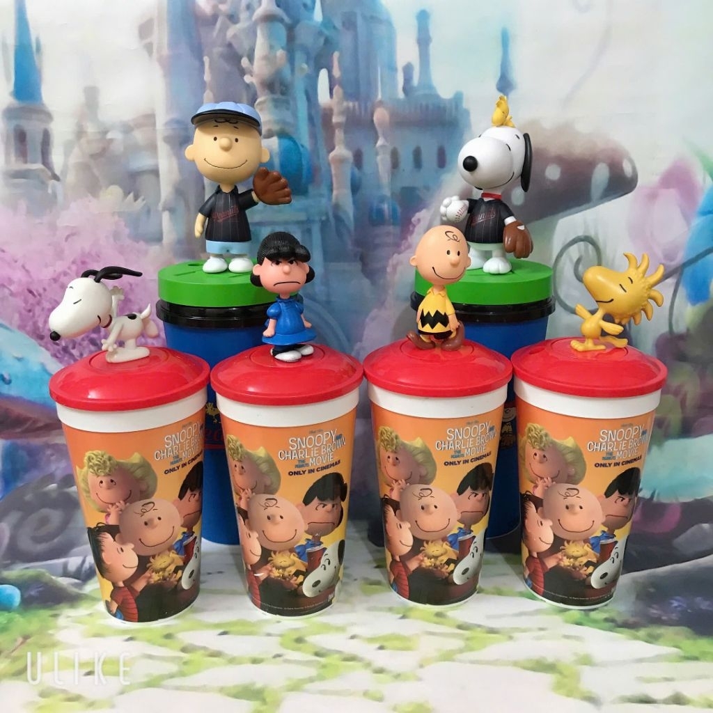 Mô Hình Snoopy kèm Ly CGV