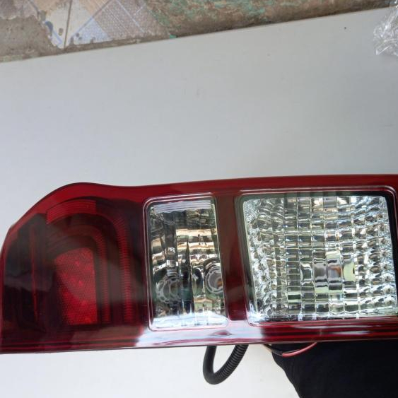 ĐÈN HẬU ISUZU DMAX 2015-2019 ĐỎ THẪM CÓ LED