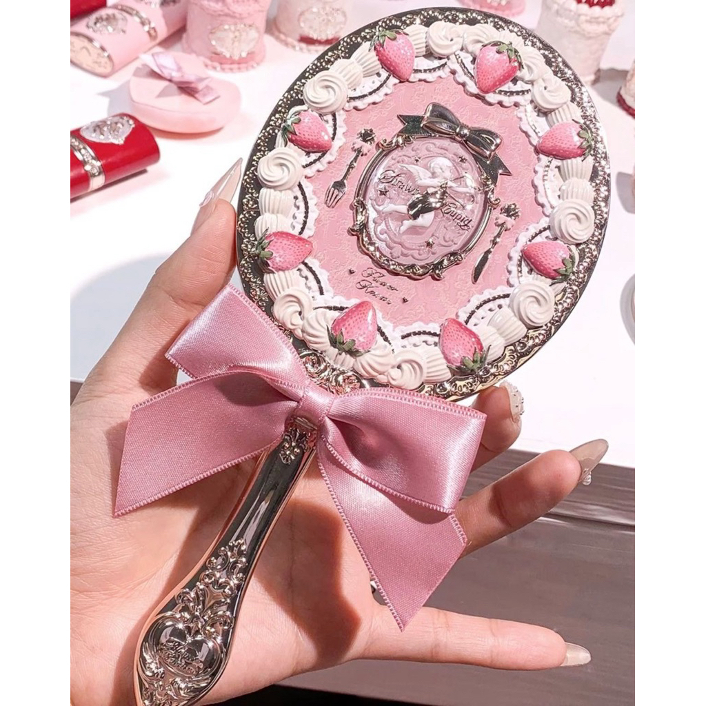 [Sẵn]Gương Cầm Tay Strawberry Cupid - Flowers Knows