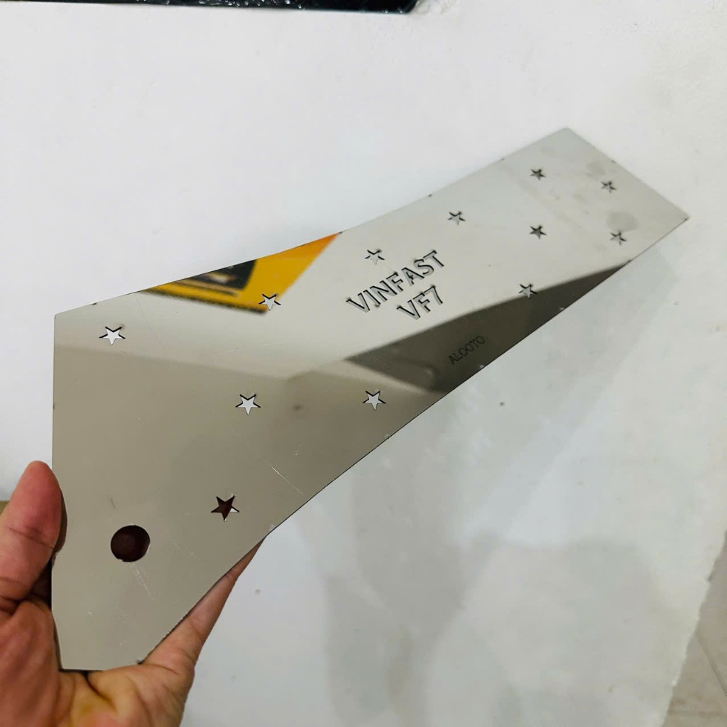 Tấm lưới chắn rác Vinfast VF7, lưới chống chuột VF7 chất liệu inox cao cấp, ngăn rác hiệu quả - Hellooto