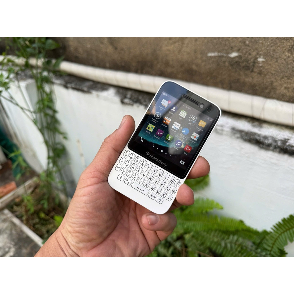 Blackberry Q5 (3629) nhận mọi sim có 3g