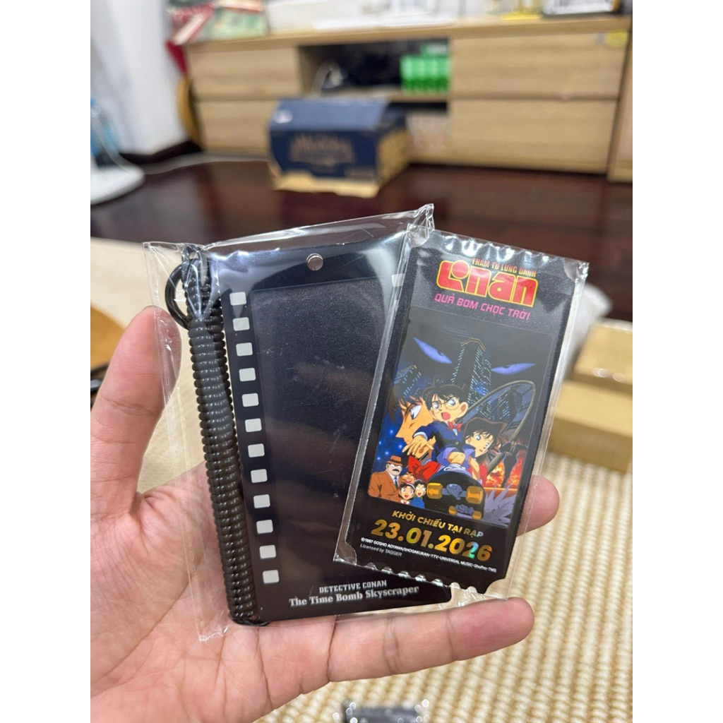 OnlyCinemas_CONAN] BỘ THẺ CONAN MOVIE 1 MÓC KHÓA ĐỰNG THẺ CONAN MOVIE 1: Quả Bom Chọc Trời