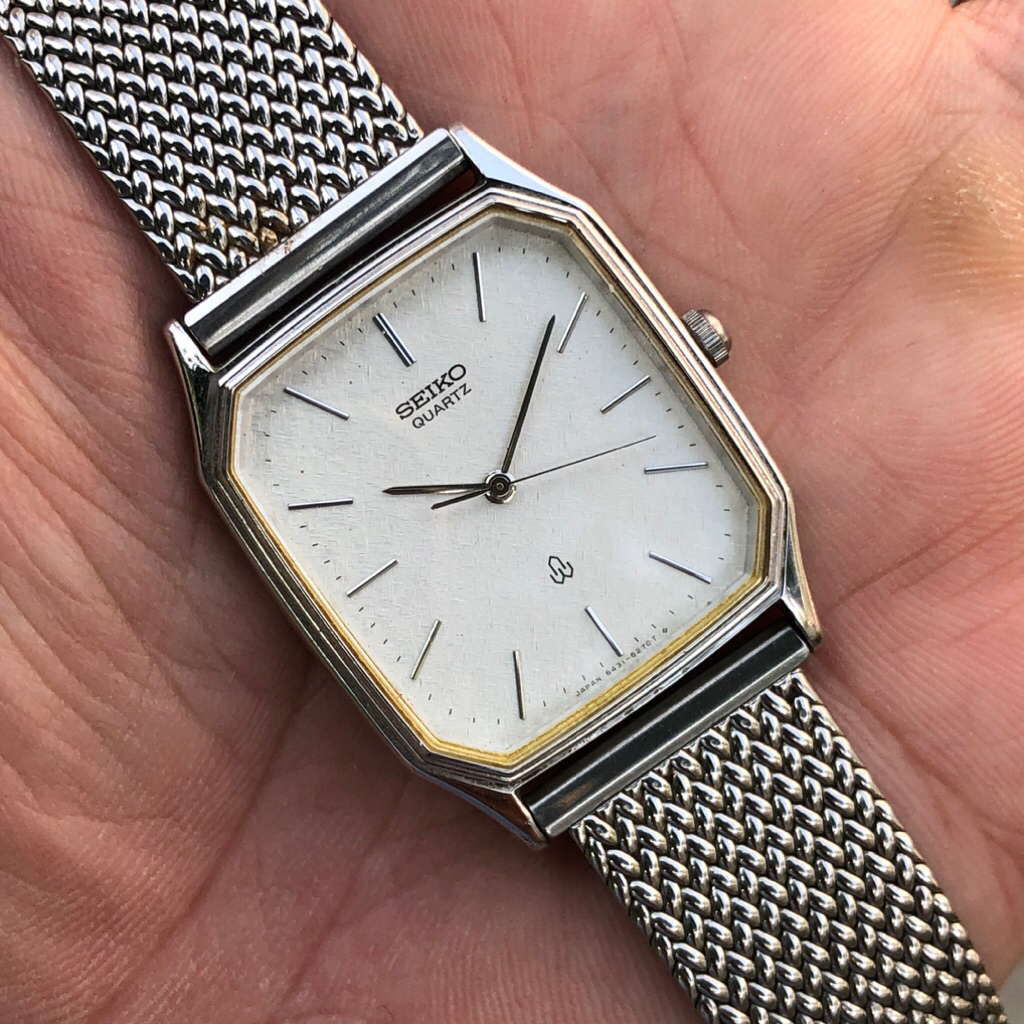 Đồng hồ Nam Nữ Seiko mặt tank, dây thép