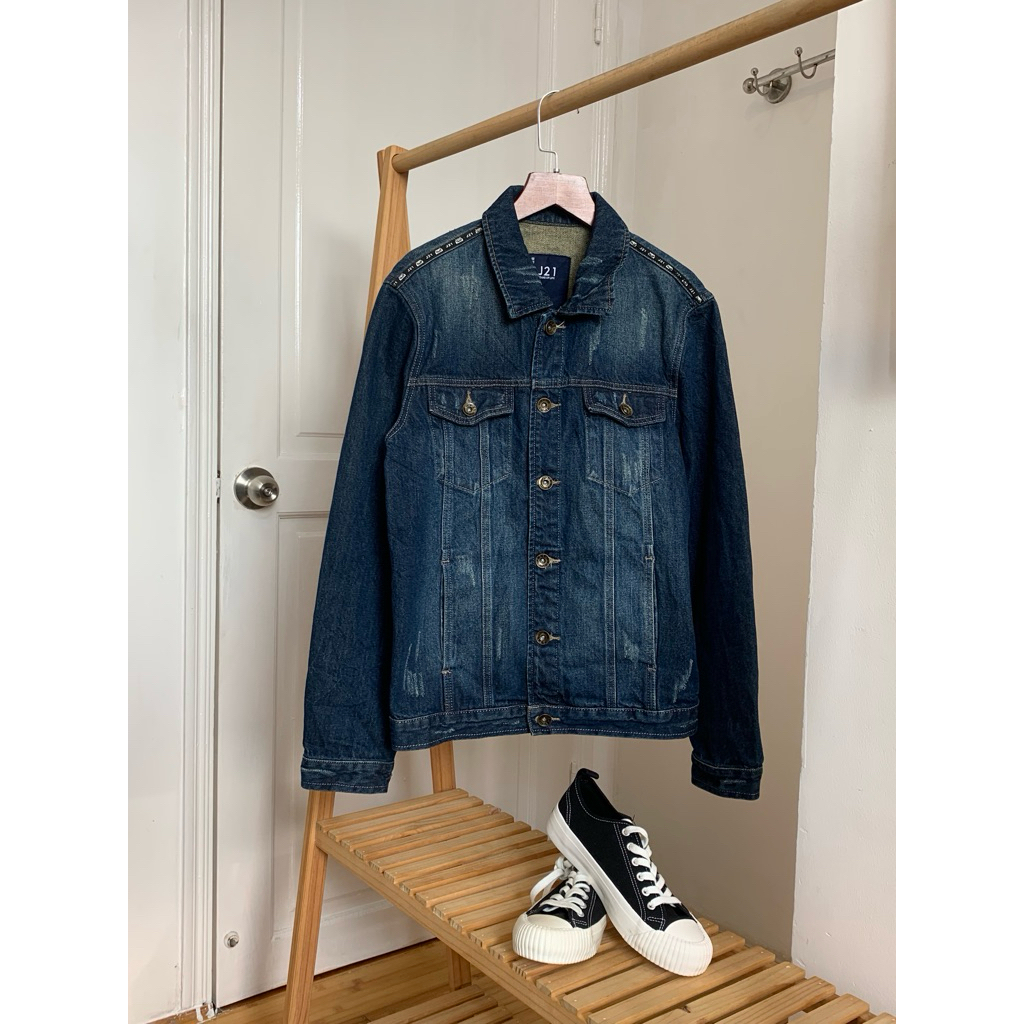 Áo jean nút kim loại logo – J21